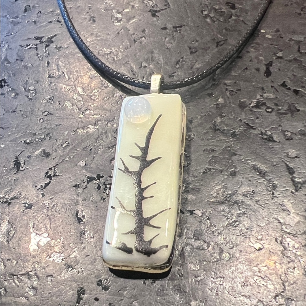 Elegant Black and White Pendant Necklace